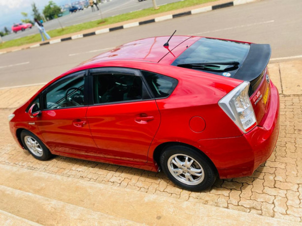 toyota-prius-big-1