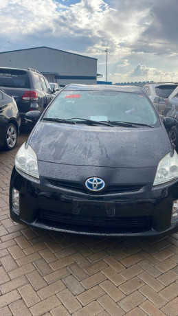 toyota-prius-big-0