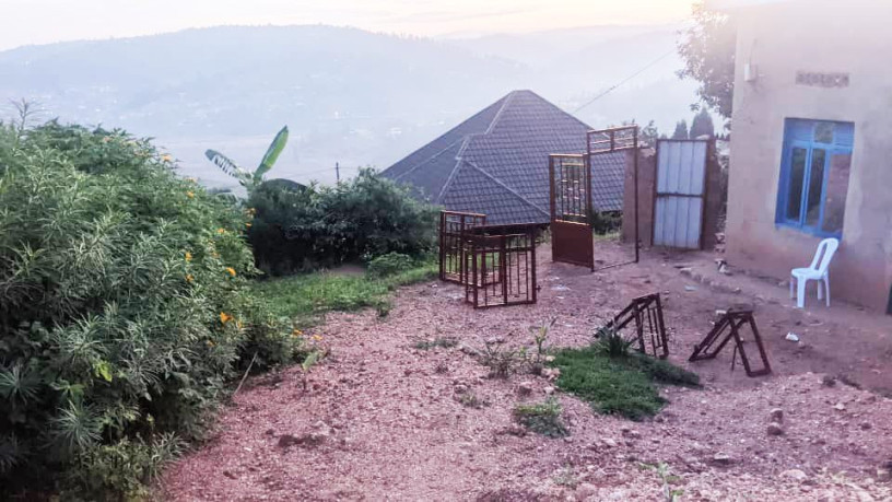 bere-61-iy-bishenyi-bishenyi-nice-plot-for-sale-near-rwanda-charity-eye-hospital-including-small-house-big-0