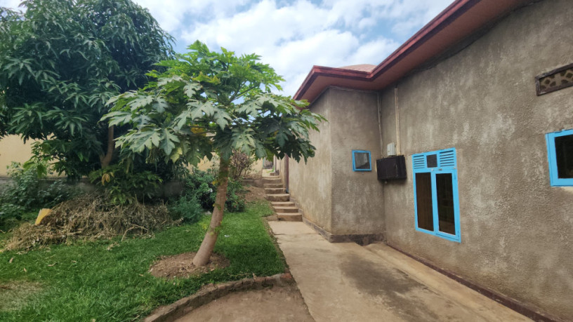 land-with-house-for-sale-in-gishushu-big-3