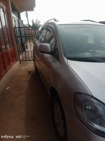 toyota-avensis-big-2