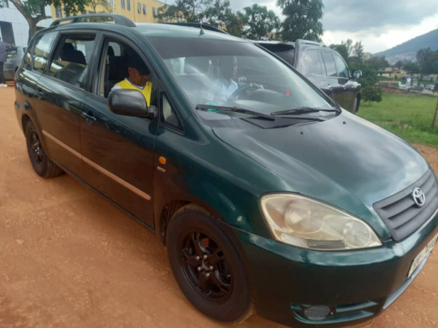 toyota-avensis-big-2