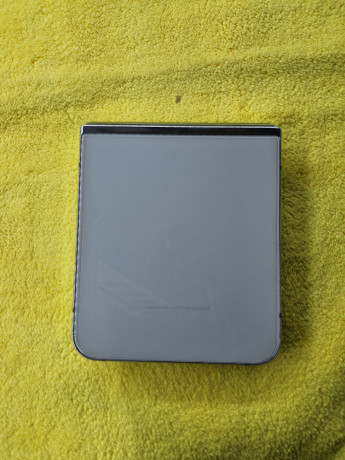 galaxy-z-flip-4-512gb-8gb-big-4