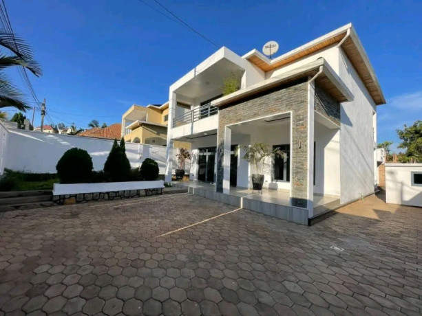 kagugu-unfurnished-4bedrooms-house-for-rent-at-1000-in-good-location-big-1