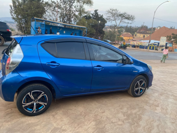 toyota-aqua-big-2