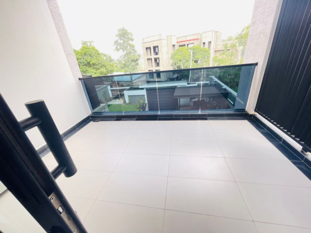 kigali-great-hotel-unfurnished-house-for-rent-in-kiyovu-big-3