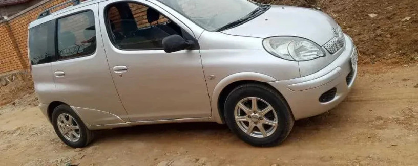 toyota-yaris-big-0