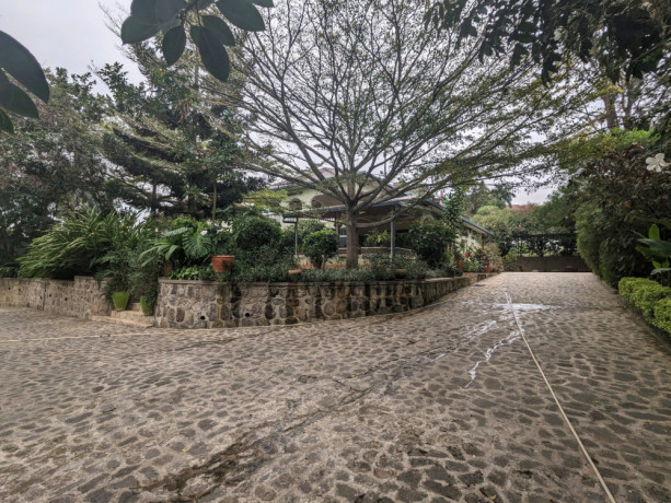 nyarutarama-villa-for-rent-in-good-neighborhood-big-5