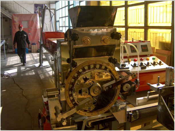 half-automatic-sugar-molding-machine-big-3