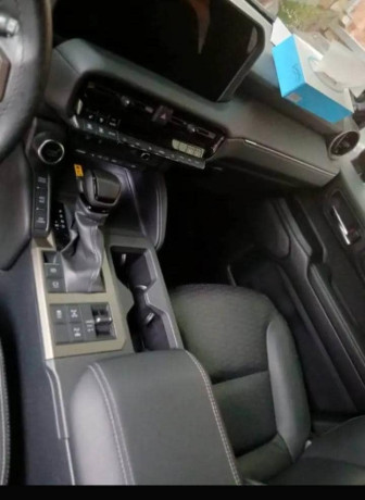 toyota-land-cruiser-v8-big-0