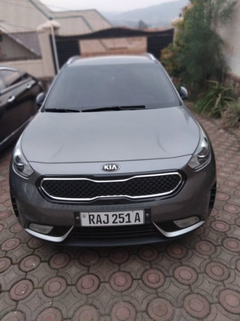 kia-niro-hybrid-2018-for-sale-big-3
