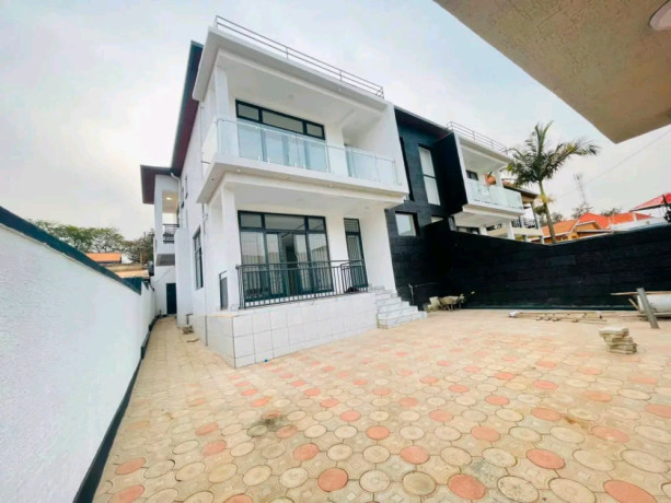 kimironko-unfurnished-4bedrooms-house-for-rent-at-1m-in-good-location-big-0