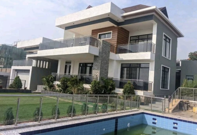kigali-kicukiro-7bedrooms-villa-for-sale-at-850m585k-usd-on-tarmac-road-in-vip-location-big-0