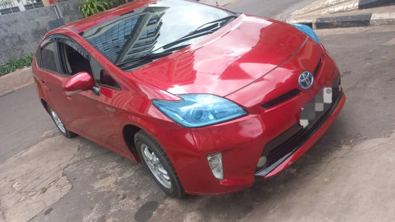 toyota-prius-big-0