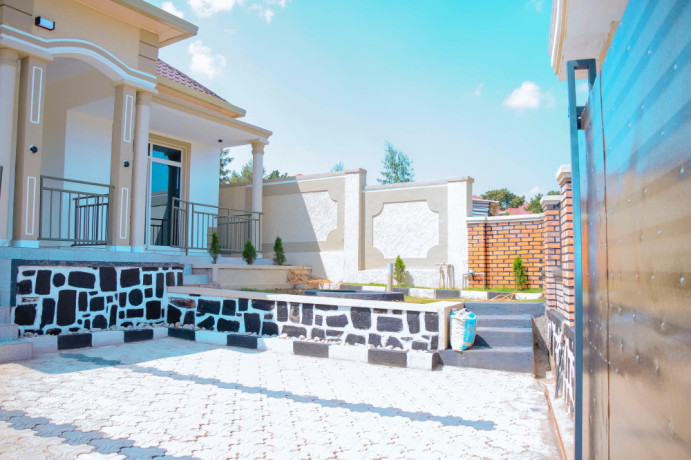 kagarama-very-nice-new-house-for-sale-in-kigali-big-0