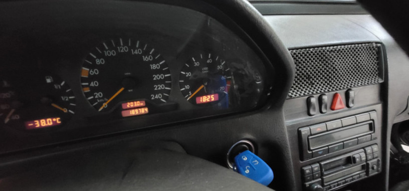 mercedes-benz-c200-for-sale-in-kigali-rwanda-big-3