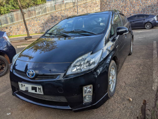 toyota-prius-hybrid-very-clean-fuel-saver-push-to-start-top-condition-big-1