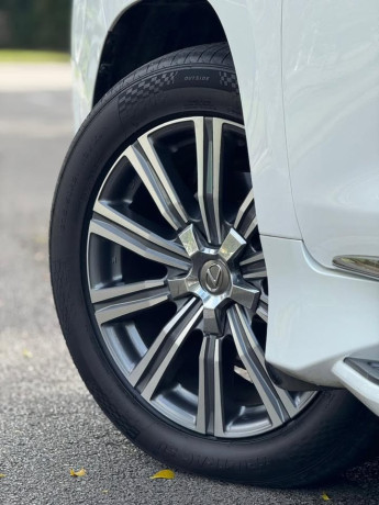 2021-lexus-lx570-v8-big-7