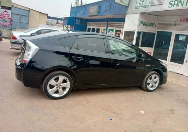 toyota-prius-big-4