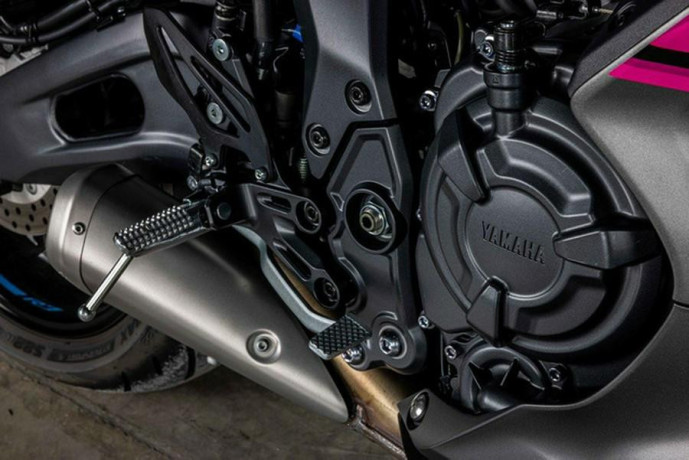 2024-yamaha-yzf-r7-big-6