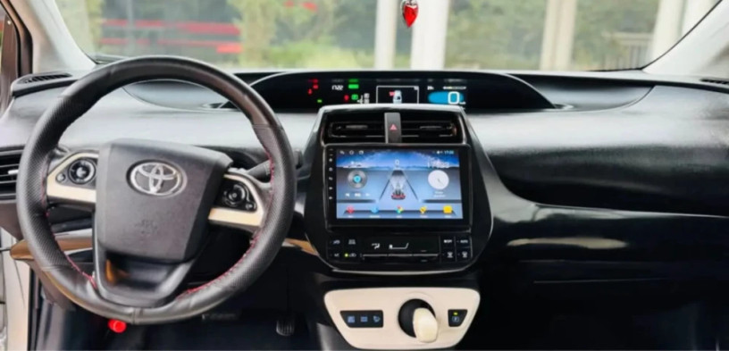 toyota-prius-hybrid-automatic-for-sale-big-4