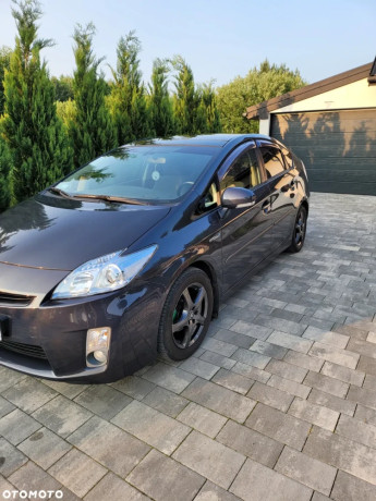 toyota-prius-2012-hybrid-very-clean-for-rent-big-0