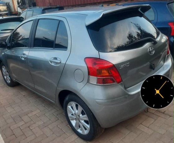 toyota-yaris-big-0