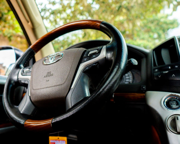 toyota-v8-big-0