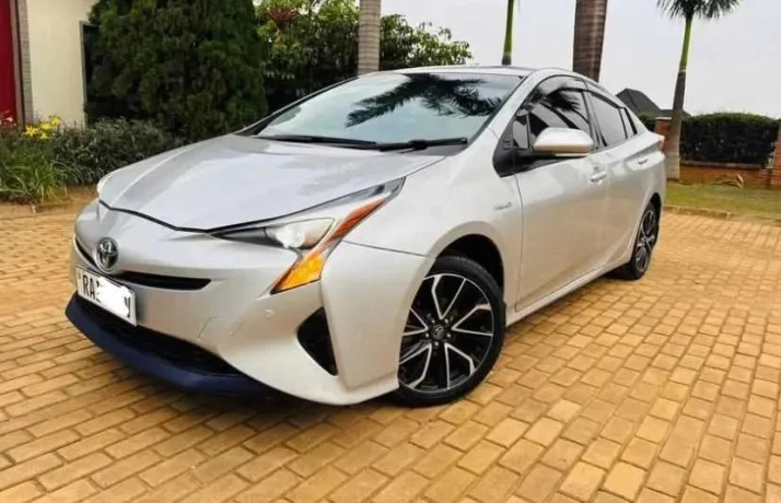 toyota-prius-big-2