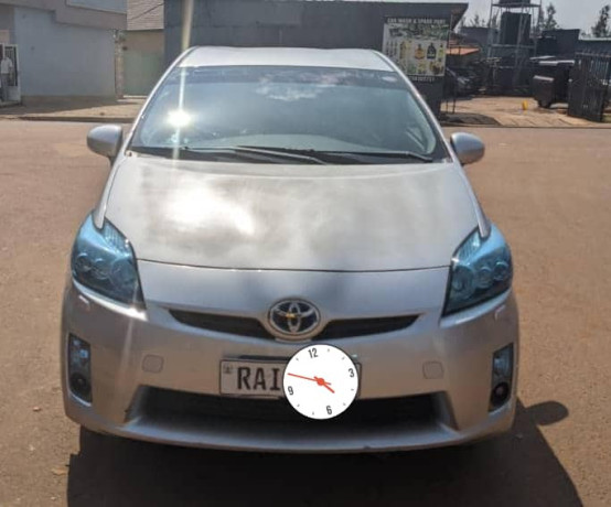 toyota-prius-big-0