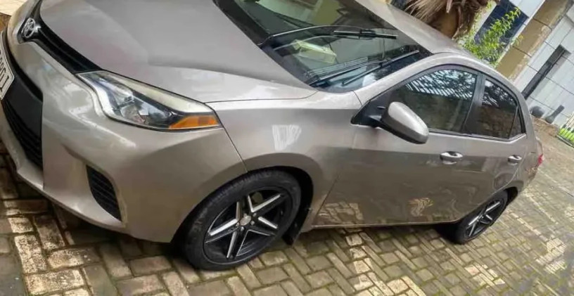 toyota-corolla-s-2014-automatic-essance-big-3