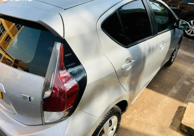 toyota-prius-big-0