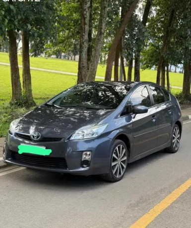 toyota-prius-big-0