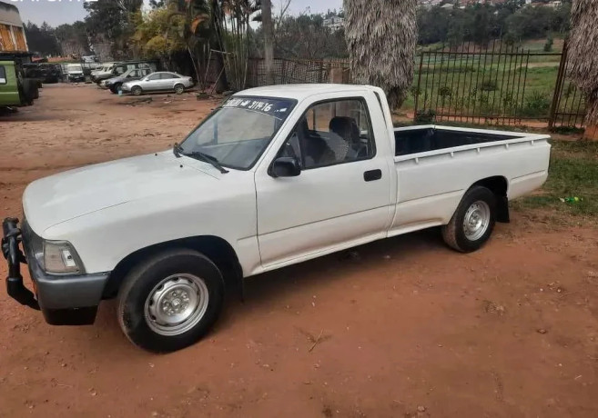 toyota-hilux-big-2