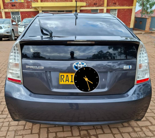 toyota-prius-big-0