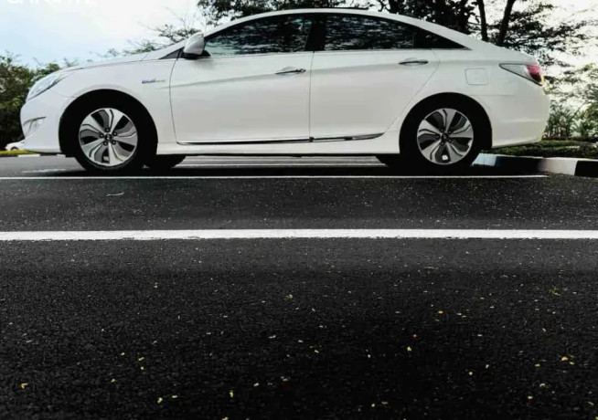 hyundai-sonata-hybrid-2013-for-sale-big-2