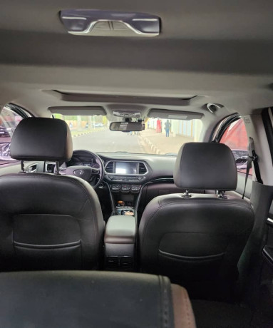 toyota-yaris-hybrid-big-0