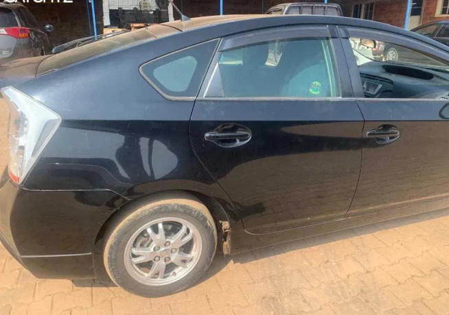 toyota-prius-big-3