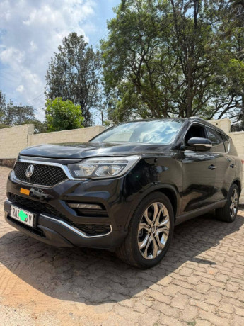 ssangyong-rexton-big-0