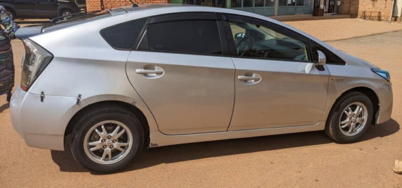 toyota-prius-big-2