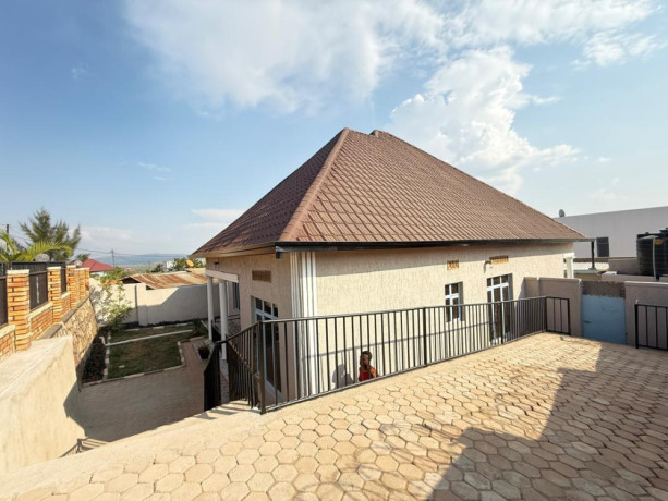 kicukiro-muyange-house-for-rent-in-kigali-big-2