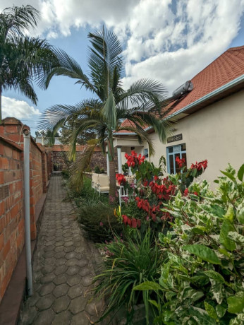 sm108-kimihurura-kimihurura-nice-big-plot-for-sale-with-big-house-big-2