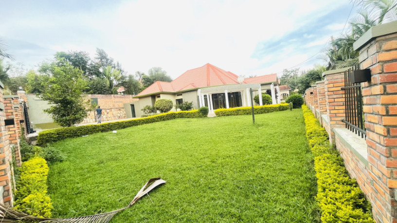 kibagabaga-unfurnished-5bedrooms-villa-for-rent-at-1000-in-good-location-on-tarmac-road-big-0