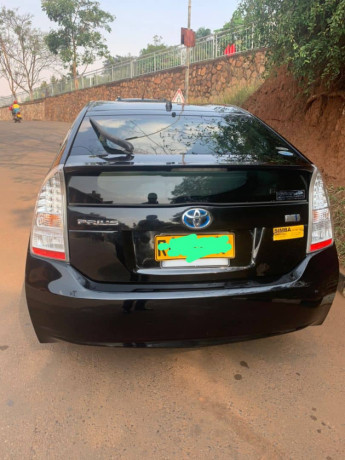 toyota-prius-big-1