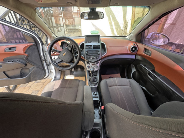 2011chevrolet-aveo-16l-big-3