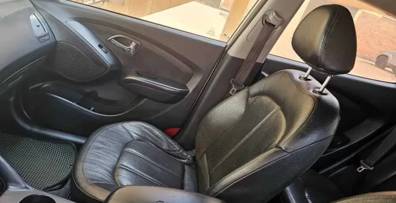 hyundai-tucson-2010-big-4