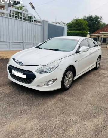 hyundai-sonata-hybrid-automatic-for-sale-big-3