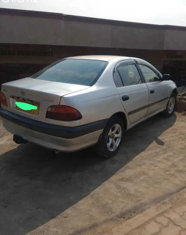 toyota-avensis-big-2