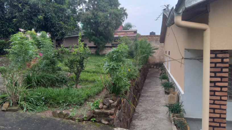 kigali-plot-with-an-old-house-for-sale-in-kimihurura-rugando-big-1