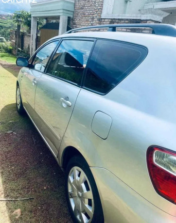 toyota-avensis-big-2